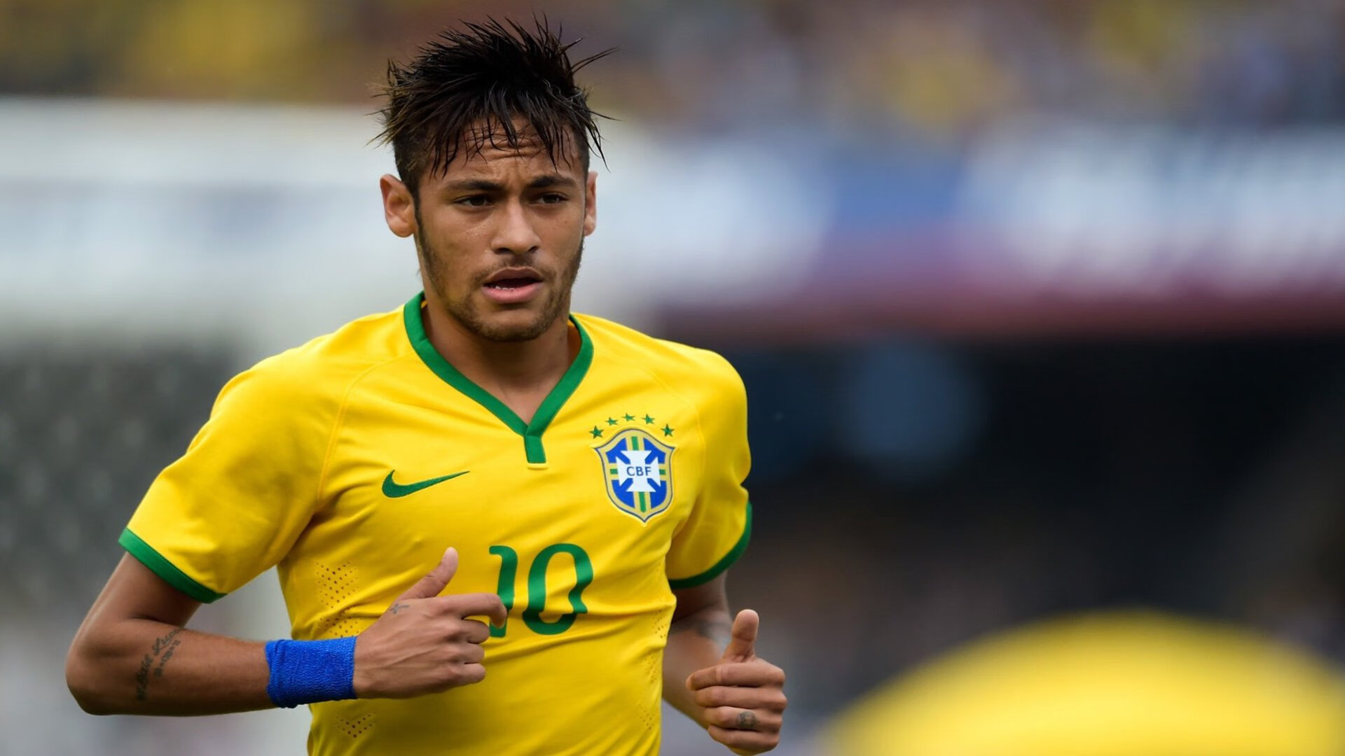 “球员转会市场火热，价格创新纪录”，球员转会身价排行